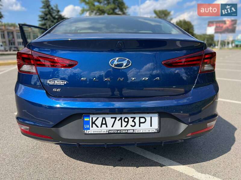 Седан Hyundai Elantra 2019 в Киеве
