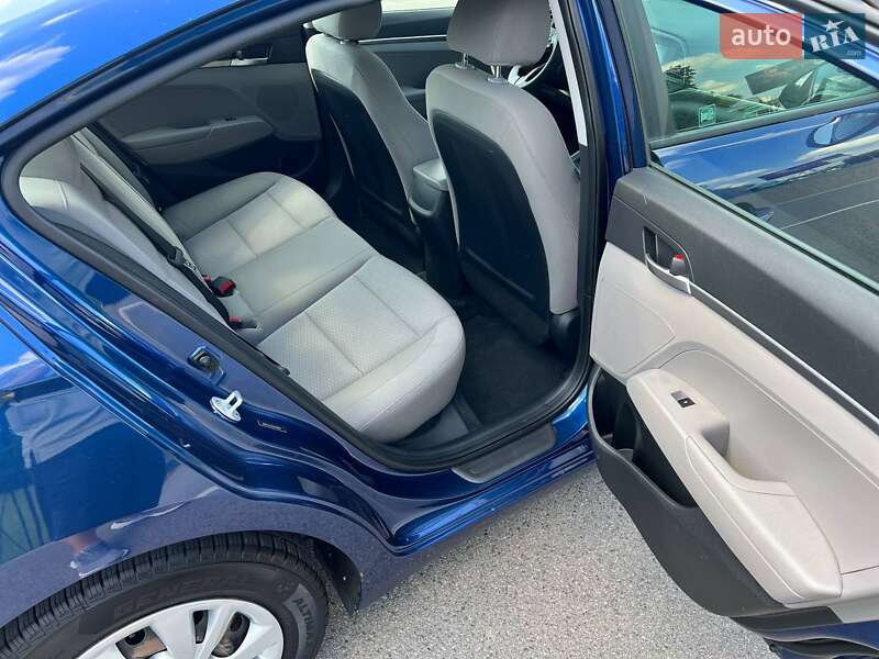 Седан Hyundai Elantra 2019 в Киеве