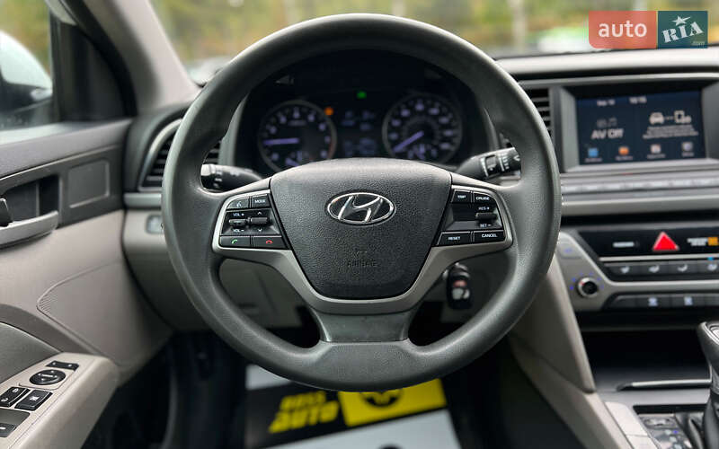 Седан Hyundai Elantra 2016 в Львове