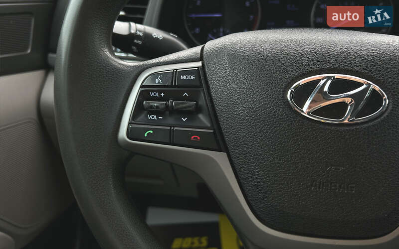Седан Hyundai Elantra 2016 в Львове