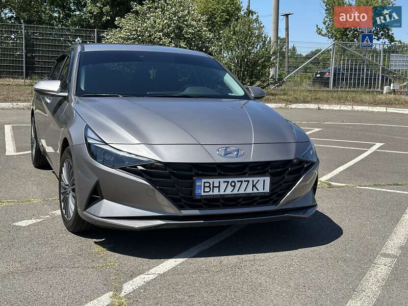 Hyundai Elantra 2022