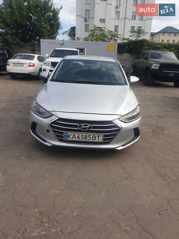 Hyundai Elantra 2016