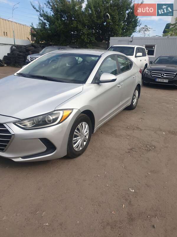 Седан Hyundai Elantra 2016 в Киеве