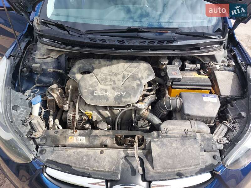 Седан Hyundai Elantra 2012 в Киеве