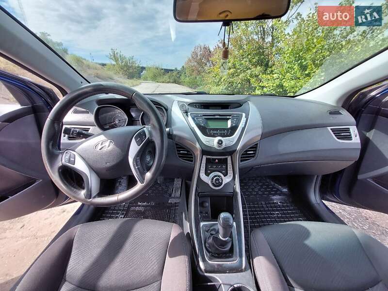 Седан Hyundai Elantra 2012 в Киеве