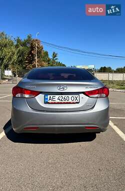 Седан Hyundai Elantra 2012 в  фото 8 Седан Hyundai Elantra 2012 в