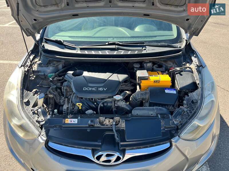 Седан Hyundai Elantra 2012 в Кривом Роге