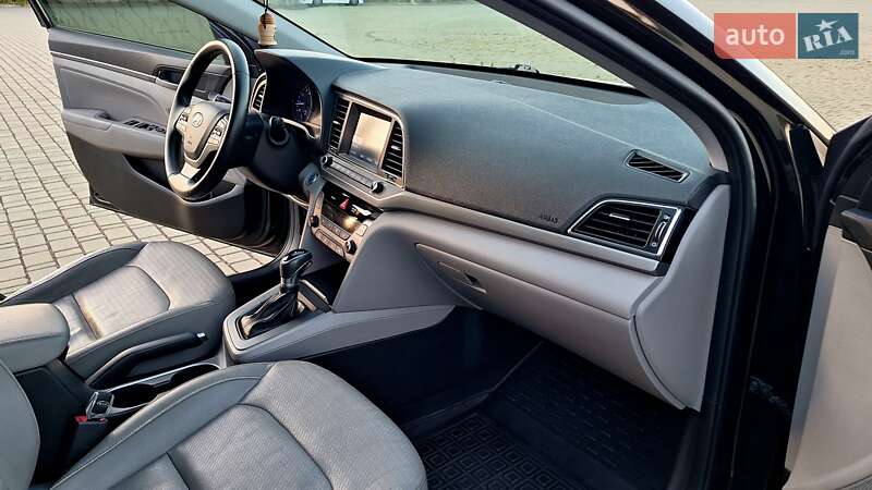 Седан Hyundai Elantra 2016 в Одессе