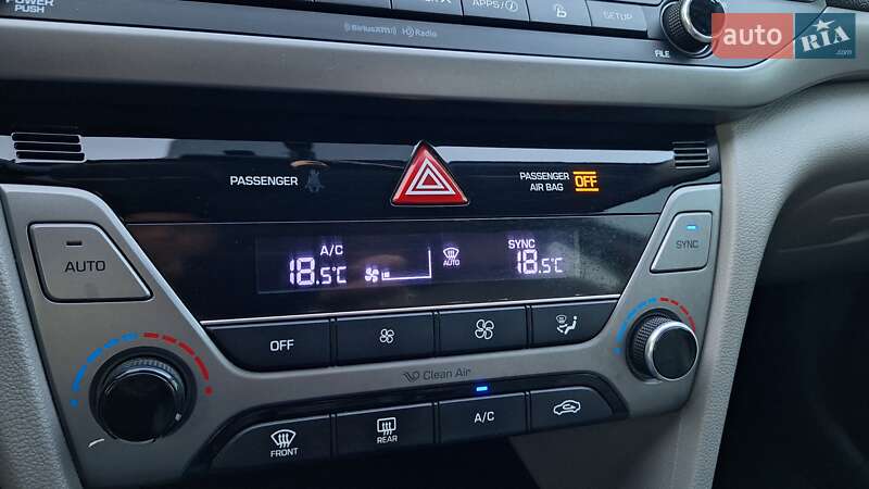Седан Hyundai Elantra 2016 в Одессе
