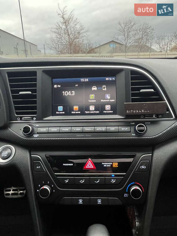 Седан Hyundai Elantra 2018 в Львове