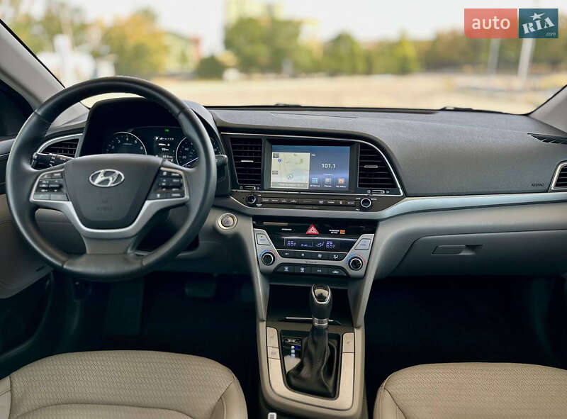 Седан Hyundai Elantra 2016 в Днепре