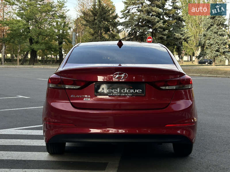 Седан Hyundai Elantra 2017 в Николаеве
