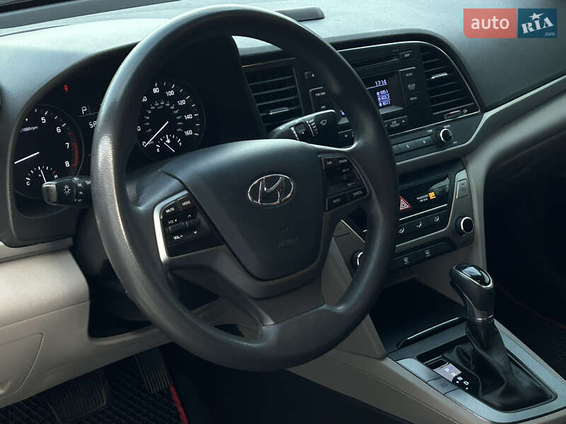 Седан Hyundai Elantra 2017 в Николаеве