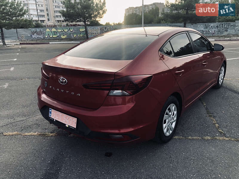 Седан Hyundai Elantra 2019 в Одессе