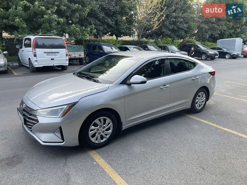 Седан Hyundai Elantra 2018 в Киеве