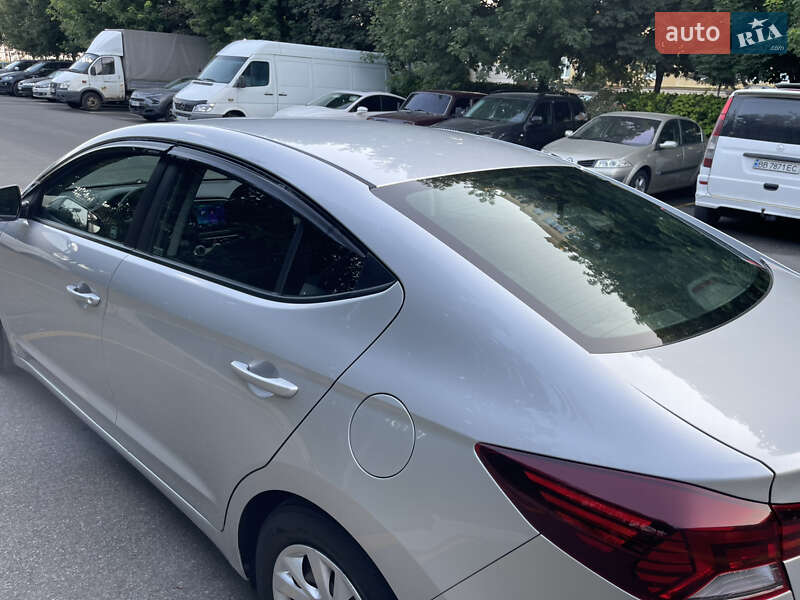 Седан Hyundai Elantra 2018 в Киеве