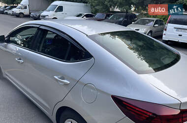 Седан Hyundai Elantra 2018 в 