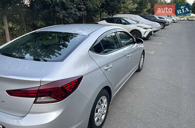 Седан Hyundai Elantra 2018 в 