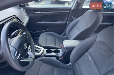 Седан Hyundai Elantra 2018 в 
