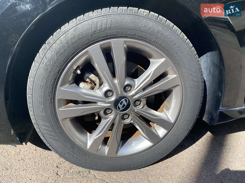 Седан Hyundai Elantra 2017 в Киеве
