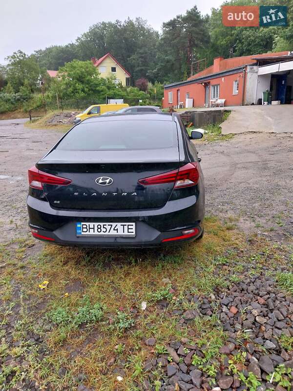Седан Hyundai Elantra 2019 в Одессе