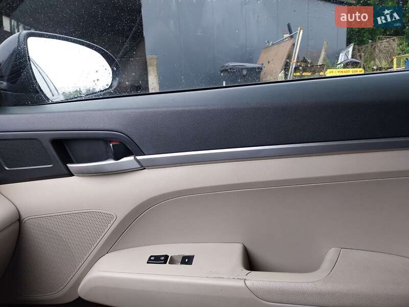 Седан Hyundai Elantra 2019 в Одессе