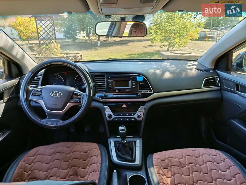 Седан Hyundai Elantra 2018 в Смеле