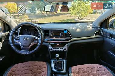 Седан Hyundai Elantra 2018 в 