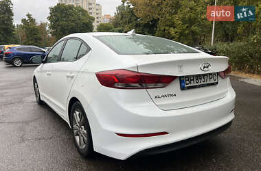 Седан Hyundai Elantra 2016 в 