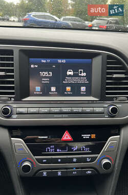 Седан Hyundai Elantra 2016 в 
