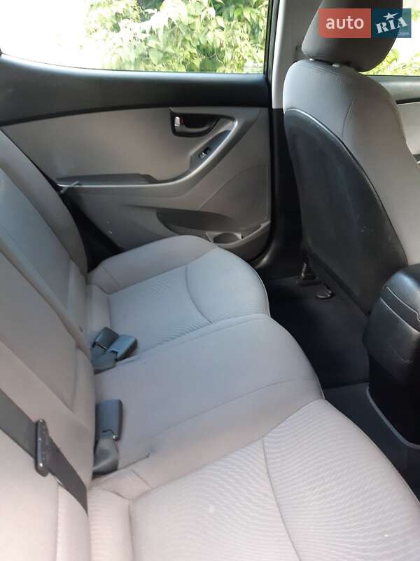 Седан Hyundai Elantra 2015 в Киеве