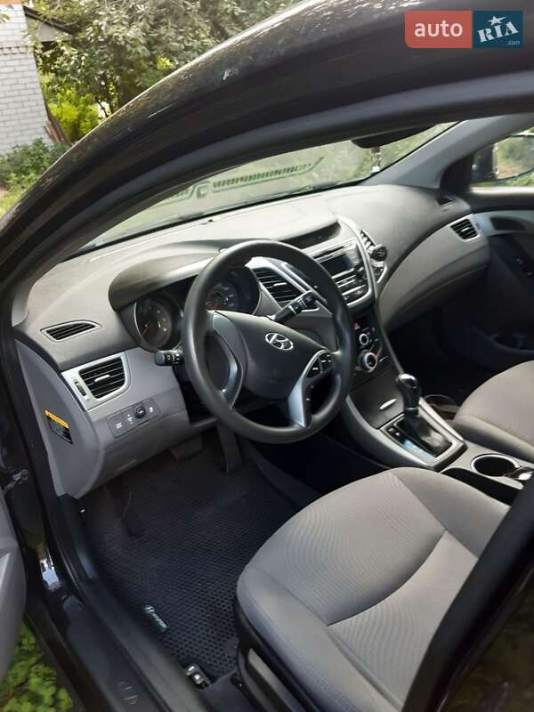 Седан Hyundai Elantra 2015 в Киеве