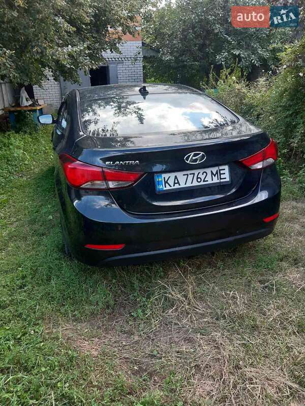 Седан Hyundai Elantra 2015 в Киеве
