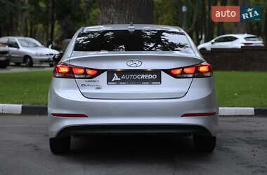 Седан Hyundai Elantra 2017 в 