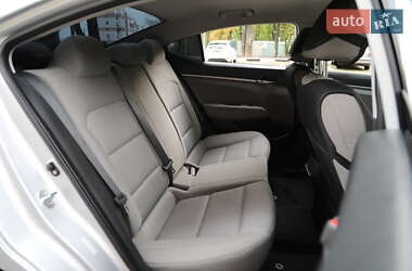 Седан Hyundai Elantra 2017 в 