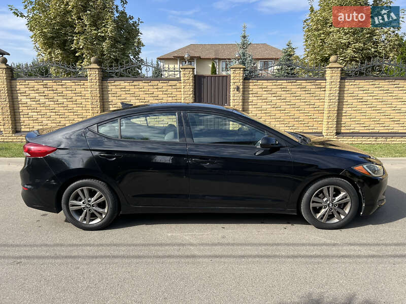 Седан Hyundai Elantra 2017 в Киеве