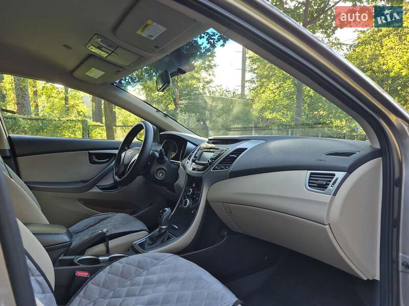 Седан Hyundai Elantra 2014 в Киеве