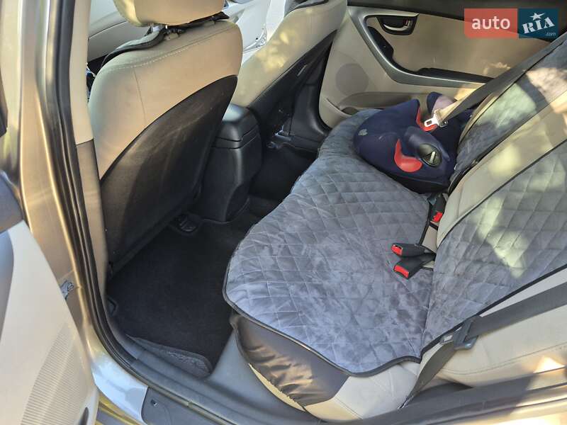 Седан Hyundai Elantra 2014 в Киеве