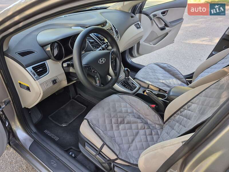 Седан Hyundai Elantra 2014 в Киеве