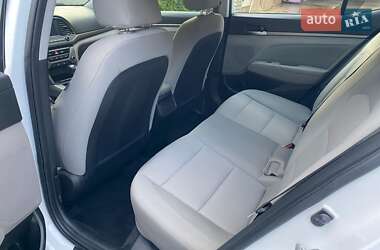 Седан Hyundai Elantra 2016 в 