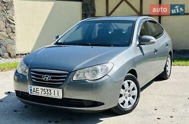 Седан Hyundai Elantra 2010 в Новомосковске