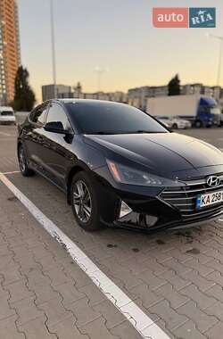 Седан Hyundai Elantra 2019 в 