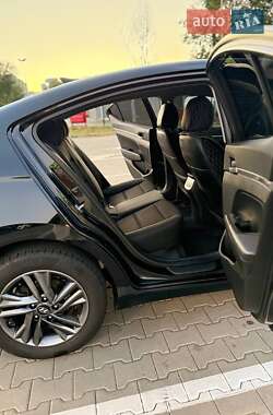 Седан Hyundai Elantra 2019 в 