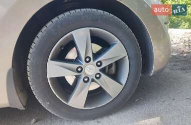 Седан Hyundai Elantra 2012 в 