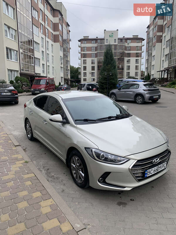 Седан Hyundai Elantra 2018 в Винниках