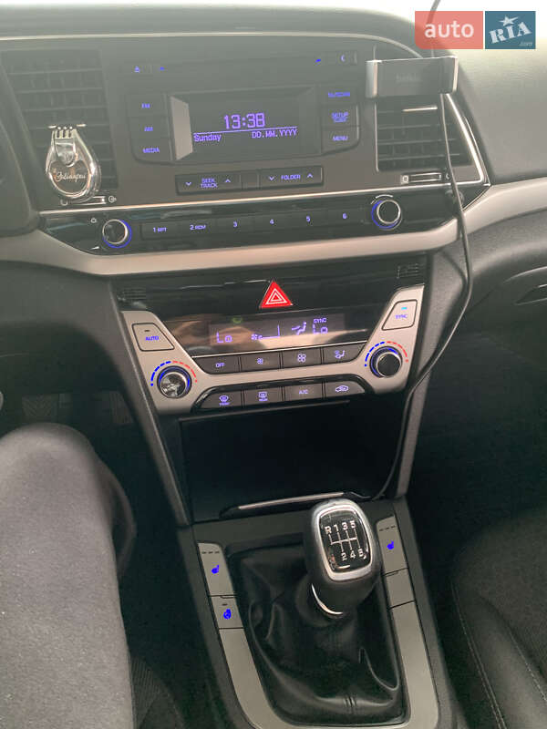 Седан Hyundai Elantra 2018 в Винниках