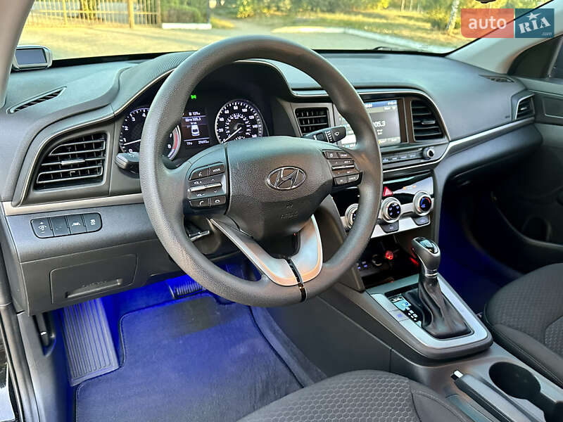 Седан Hyundai Elantra 2019 в Кропивницком