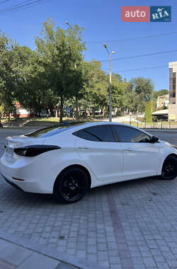 Седан Hyundai Elantra 2015 в 