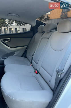 Седан Hyundai Elantra 2015 в 