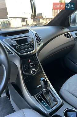 Седан Hyundai Elantra 2015 в 